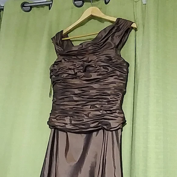 JS COLLECTIONS LONG BROWN SATIN FORMAL DRESS SIZE 10 - Picture 8 of 16